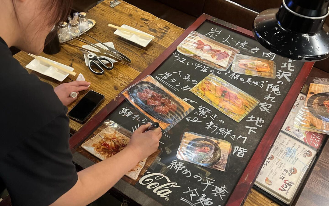 素敵な看板作成中のアリサちゃん✨